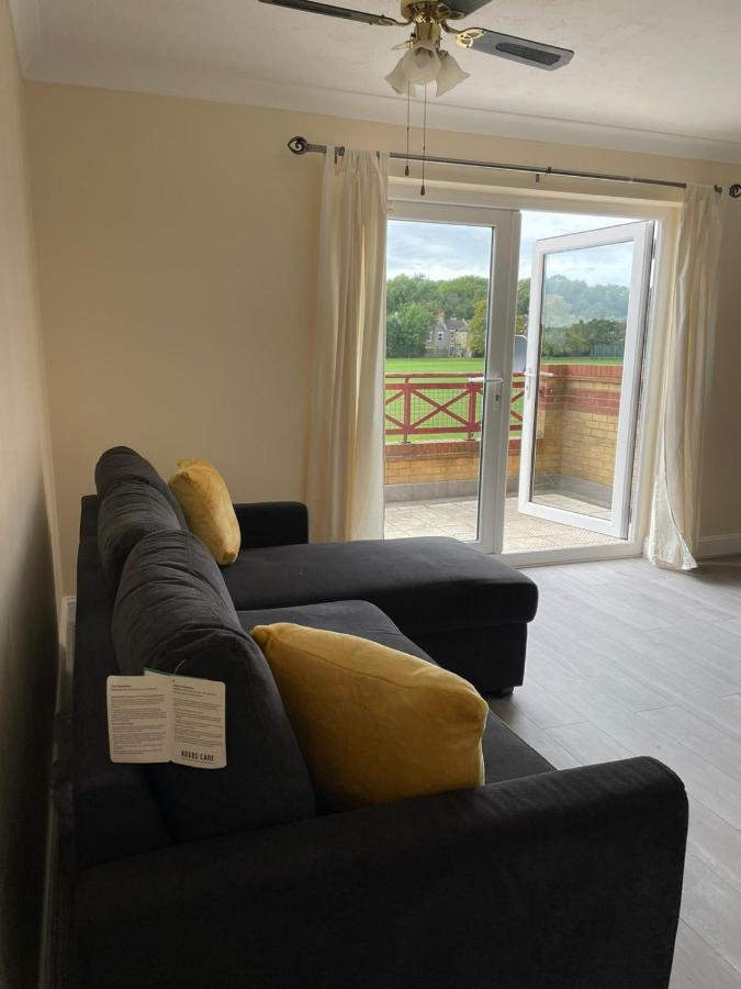 Apartamento Large, Spacious 3 Bedroom Sleeps 6, For Contractors And Holidays In Lewisham, Greater - 1 Free Parking Space & Free Wifi *