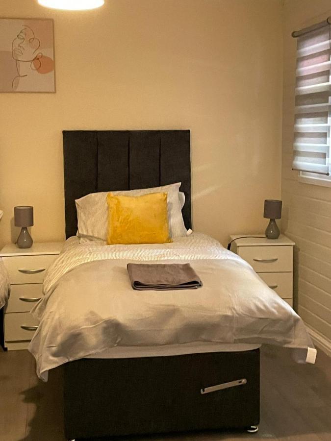 Apartamento Large, Spacious 3 Bedroom Sleeps 6, For Contractors And Holidays In Lewisham, Greater - 1 Free Parking Space & Free Wifi Londres