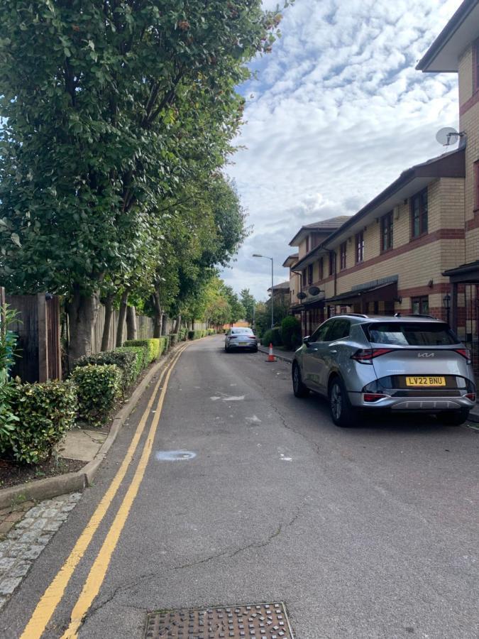 Apartamento Large, Spacious 3 Bedroom Sleeps 6, For Contractors And Holidays In Lewisham, Greater - 1 Free Parking Space & Free Wifi