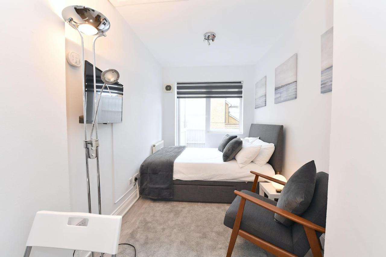 Very Close To Line Underground Shepherds Bush And Westfield Newly Refurbished Londres