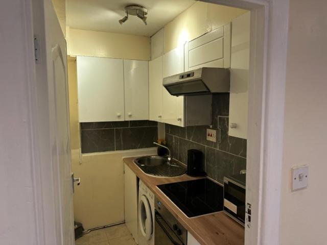 Superb One Bedroom Private *