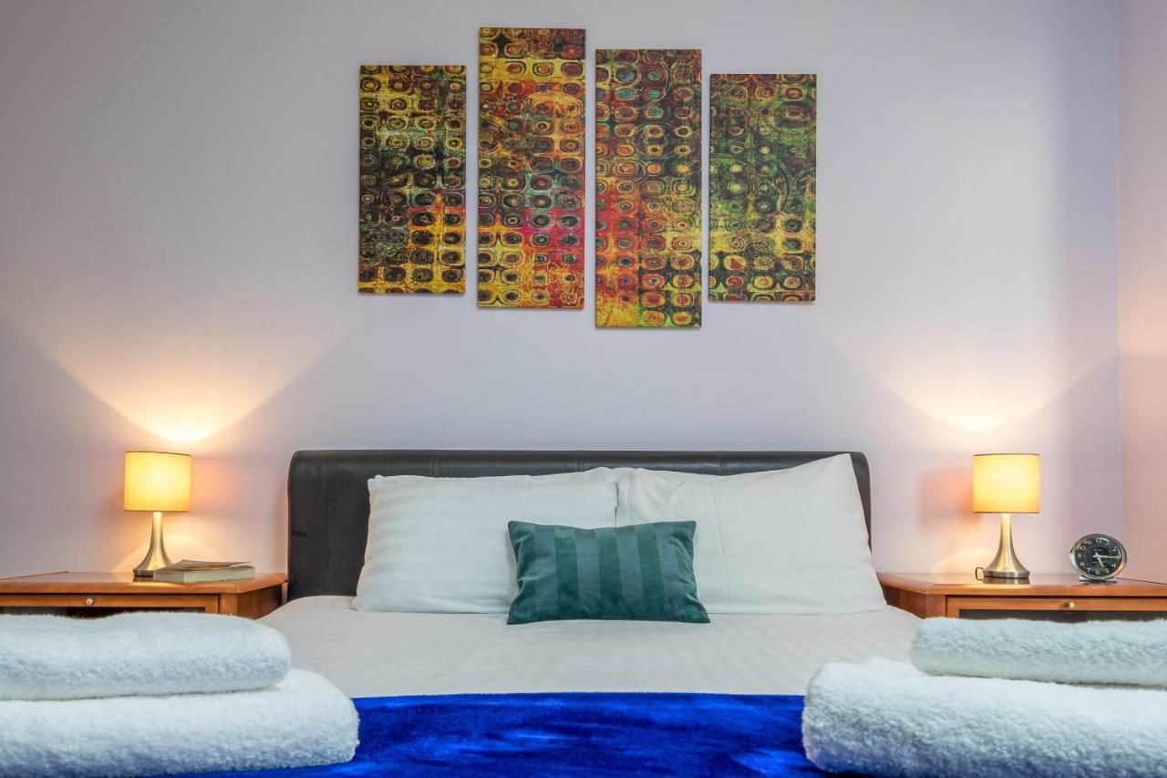Joivy 2-bed Flat Near Notting Hill * London