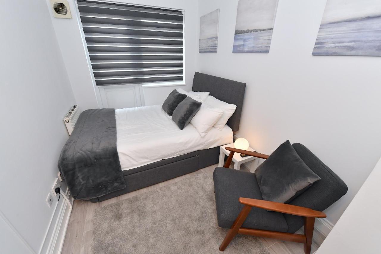 Very Close To Line Underground Shepherds Bush And Westfield Newly Refurbished Apartamento Londres