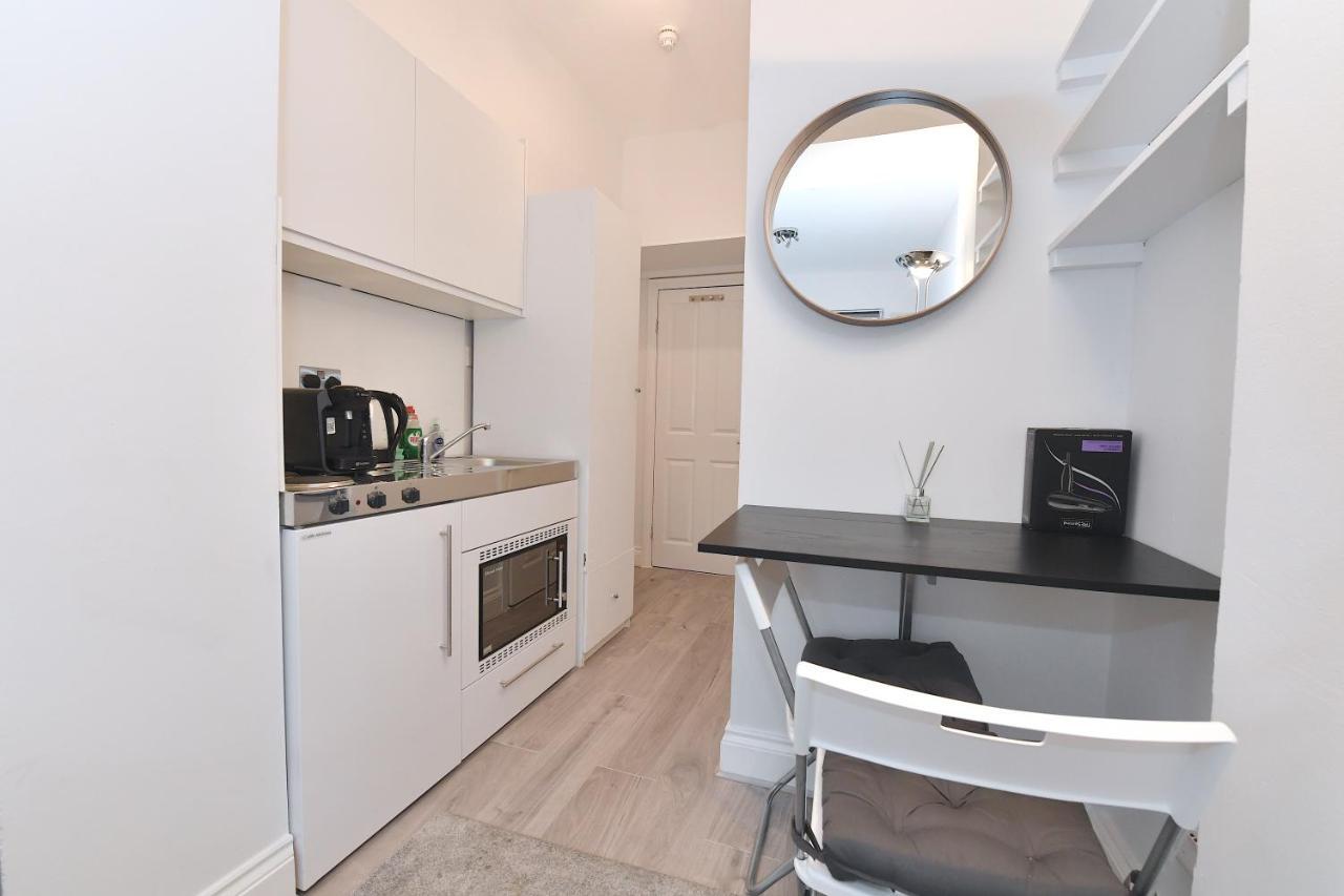Very Close To Line Underground Shepherds Bush And Westfield Newly Refurbished Apartamento Londres