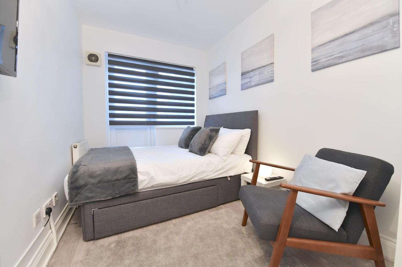 Very Close To Line Underground Shepherds Bush And Westfield Newly Refurbished Londres