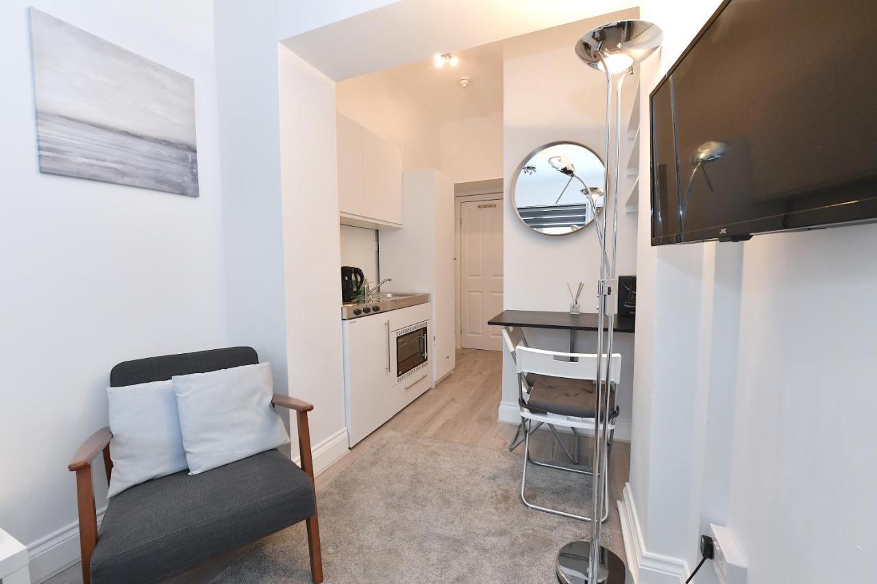 Very Close To Line Underground Shepherds Bush And Westfield Newly Refurbished Apartamento Londres
