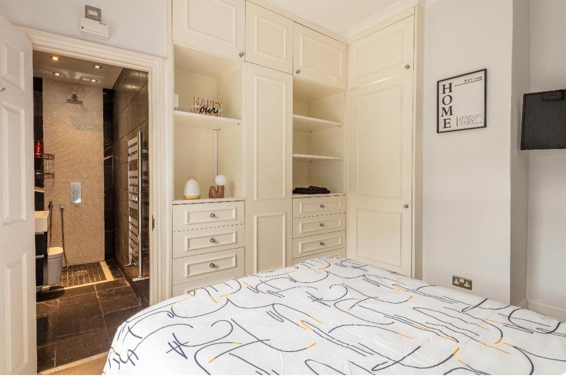 Luxury Specious En-suite In Pensión Londres
