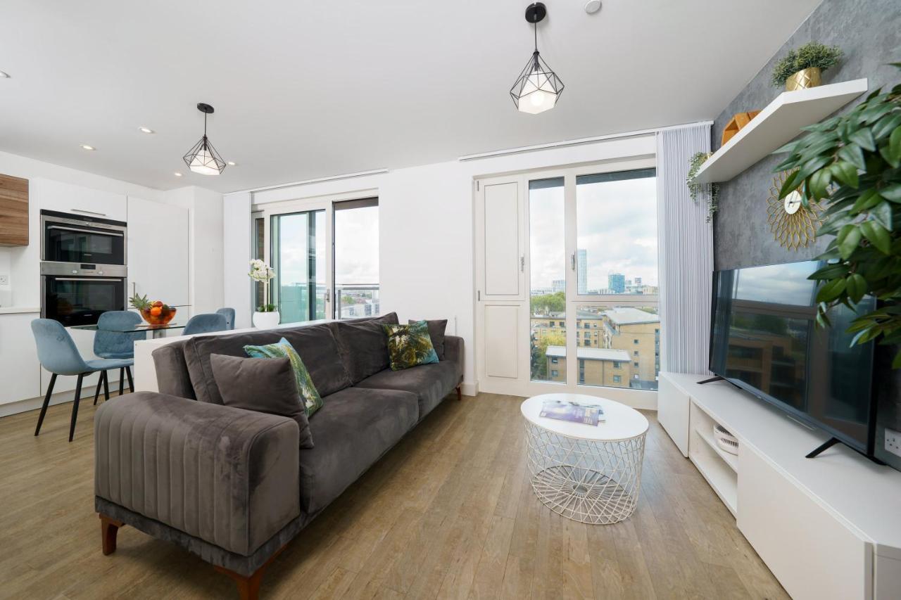 Apartamento Stylish Fully-equipped One Bedroom With Extra Sofa Bed, Free Secure Parking, Onsite Gym, 24hr Security & Concierge Londres