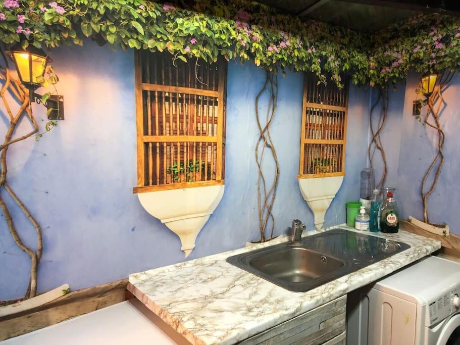 Cheerful 4 Bedroom House With Garden Free Parking Casa de férias