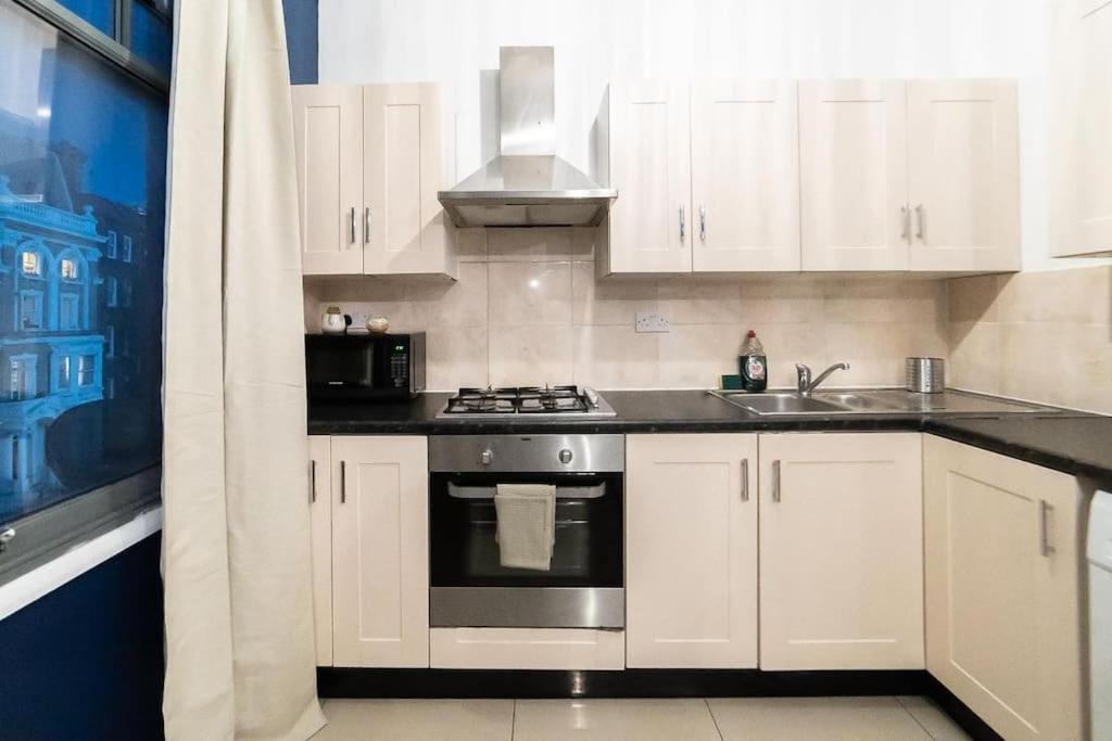 2 Bedroom Apartment London