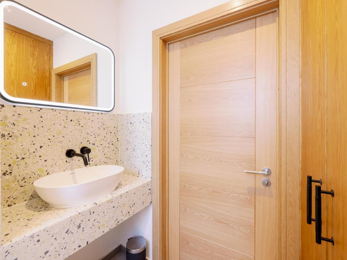 Pass The Keys - Spacious Modern Flat With Garden, In South West Vakantiehuis