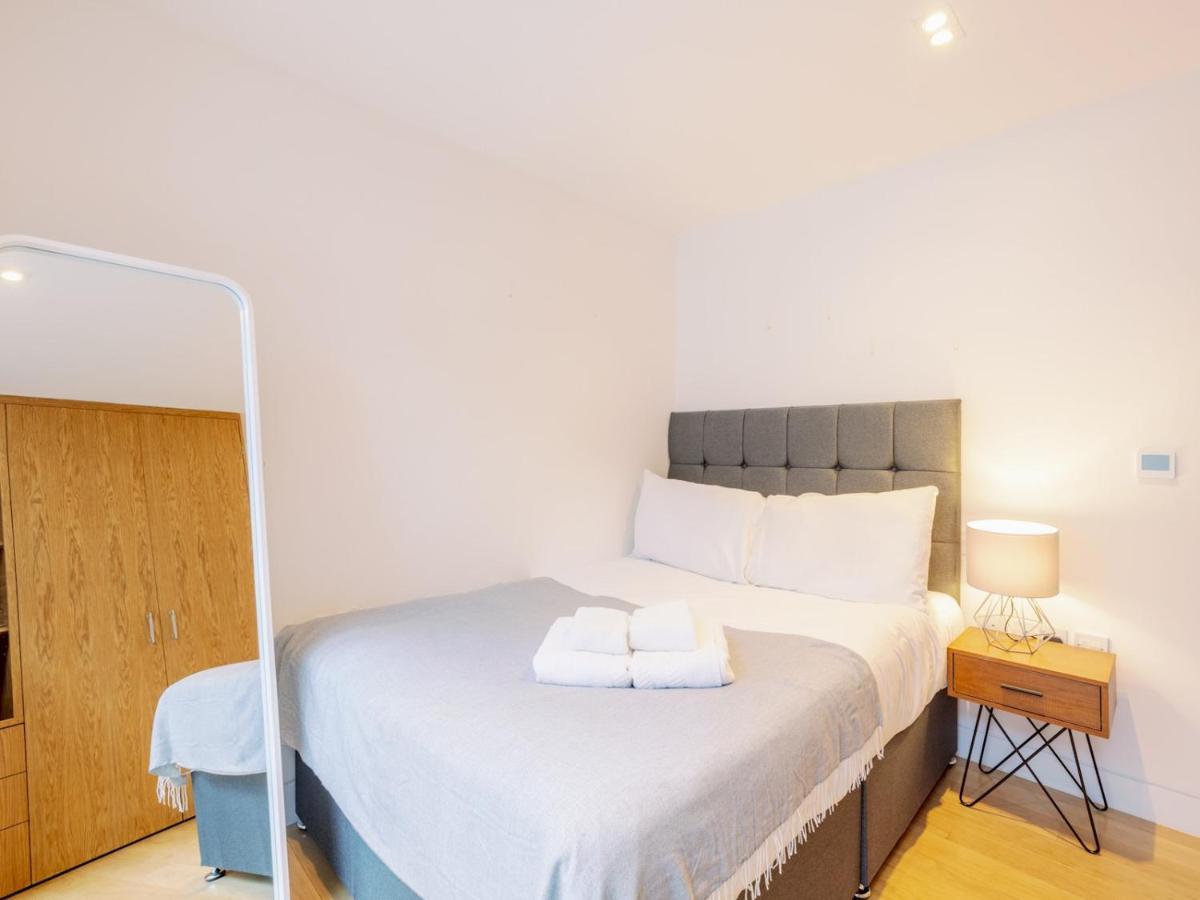 Pass The Keys - Spacious Modern Flat With Garden, In South West * Londen