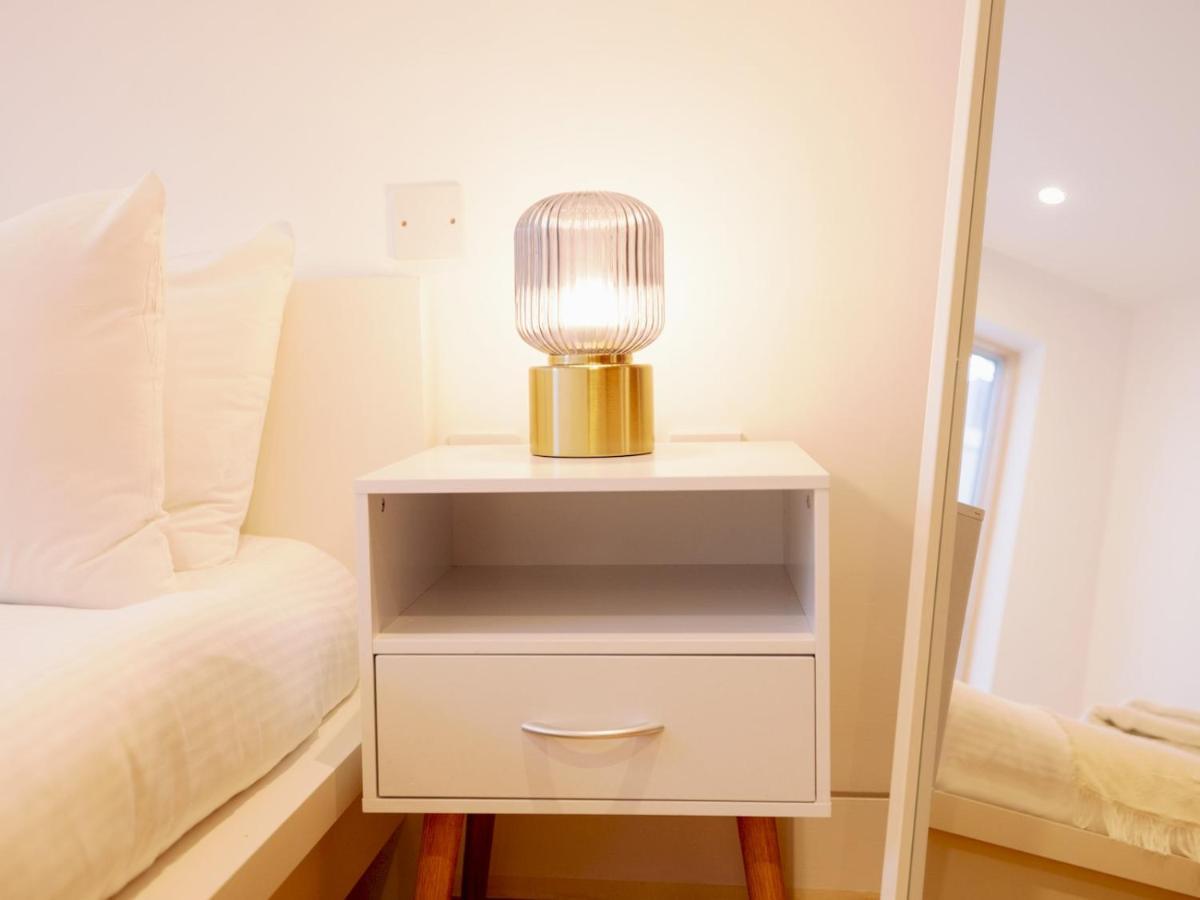 Vakantiehuis Pass The Keys - Spacious Modern Flat With Garden, In South West
