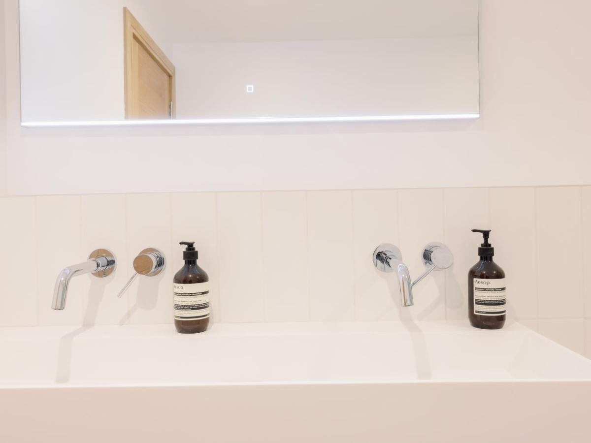 Vakantiehuis Pass The Keys - Spacious Modern Flat With Garden, In South West *