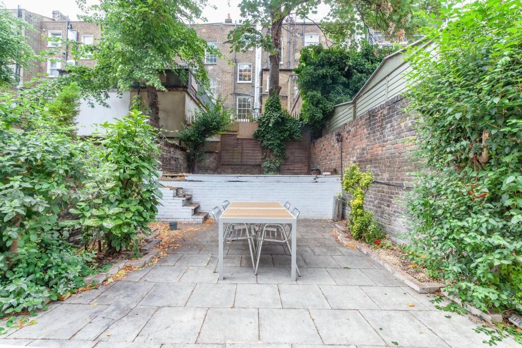 Appartement Sunny, 2bed 2bath, Garden Near Hyde Park Londen