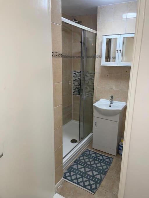 With Share Bathroom Near Train Line *