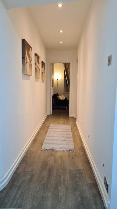 Apartamento Luxury 1 Bedroom Flat In The Heart Of Wood Londres