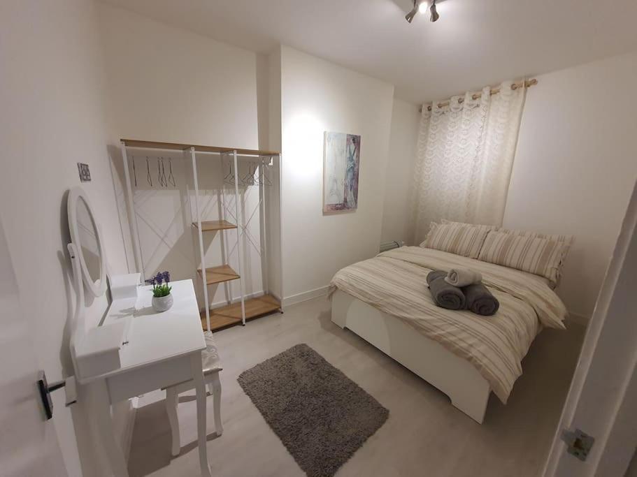 Luxury 1 Bedroom Flat In The Heart Of Wood *
