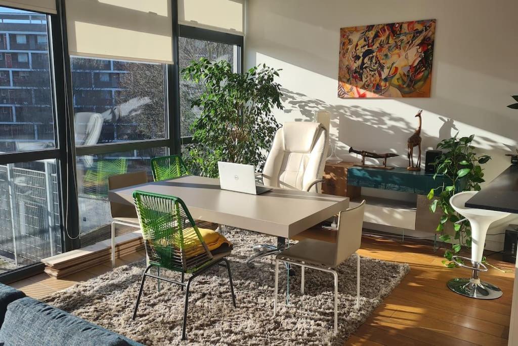Luxurious Flat Sunny, Quiet, Design, Lift, Balcony * Londres