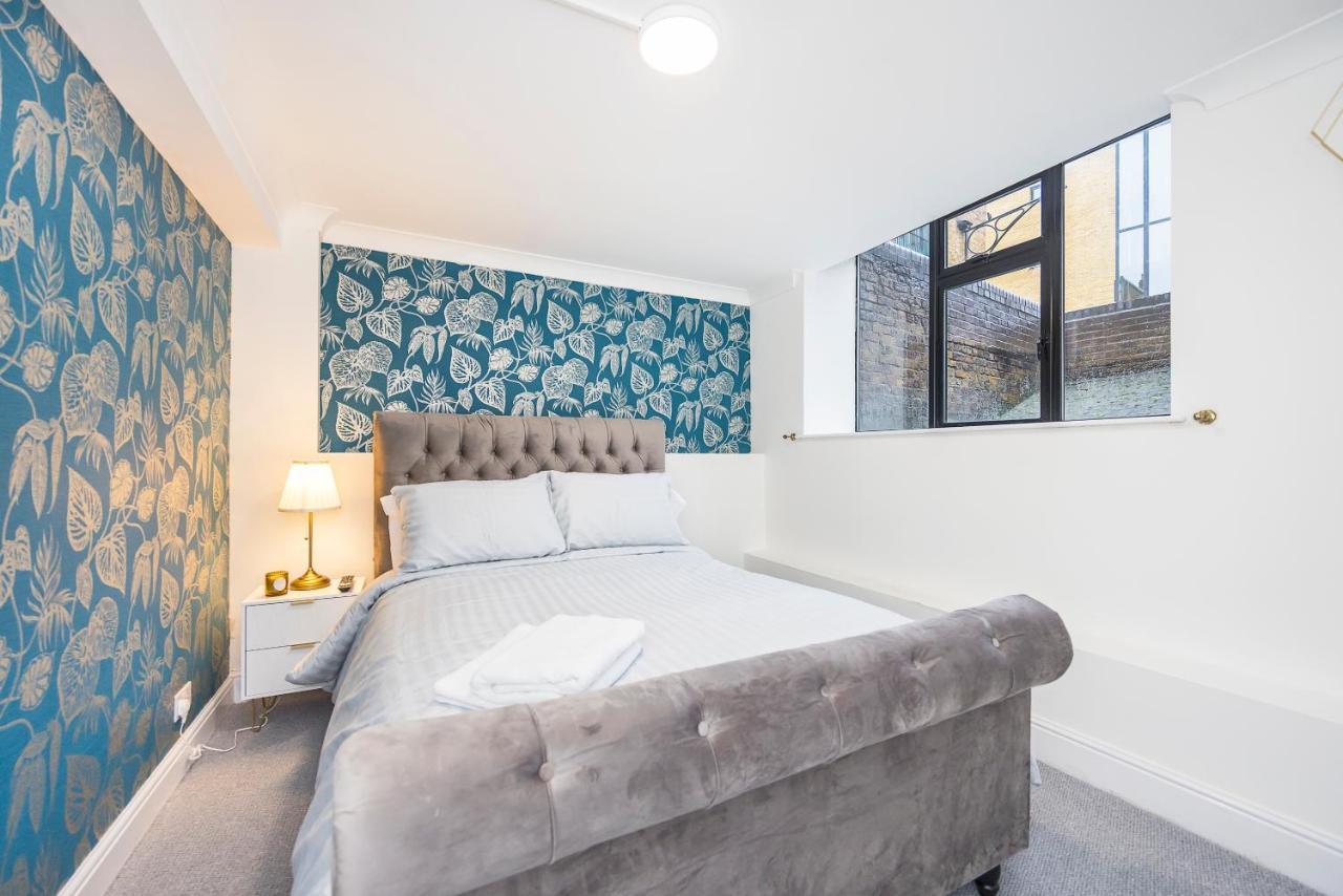 Apartment Docklands Wharf Apartments, Near O2 And Excel London