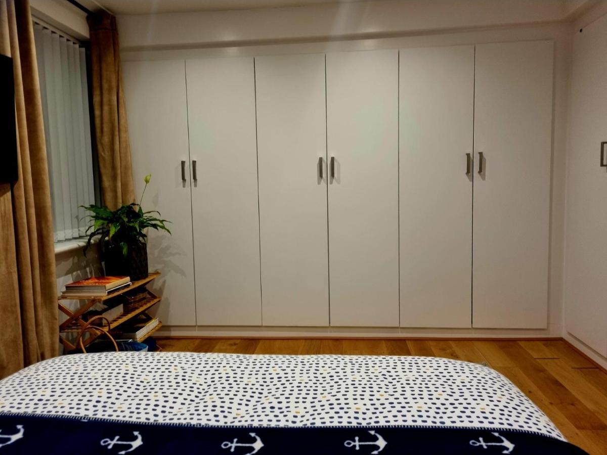 Live Like A Celebrity On Millionaire's Row Homestay London