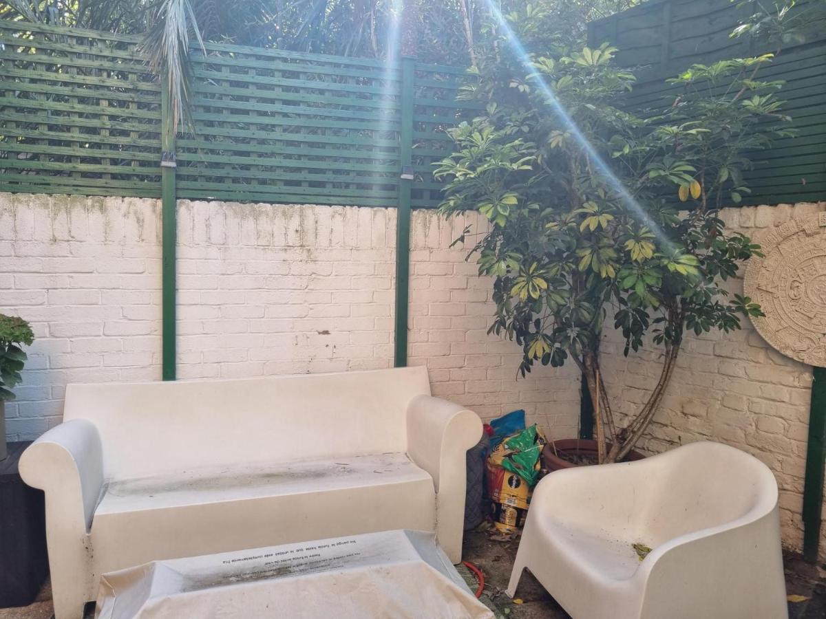 Live Like A Celebrity On Millionaire's Row Homestay