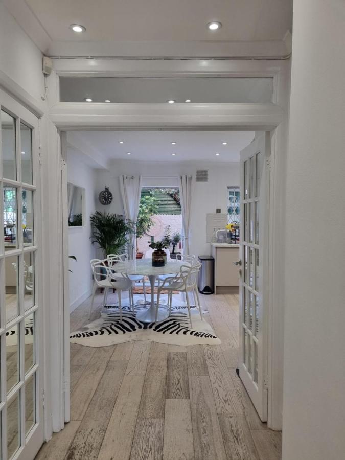 Live Like A Celebrity On Millionaire's Row Homestay
