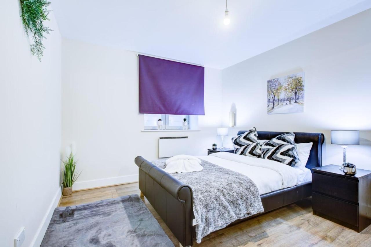 Waterloo 2 Bedroom * London