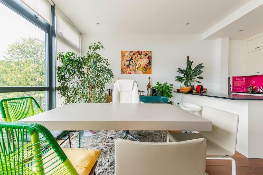 Apartamento Luxurious Flat Sunny, Quiet, Design, Lift, Balcony Londres