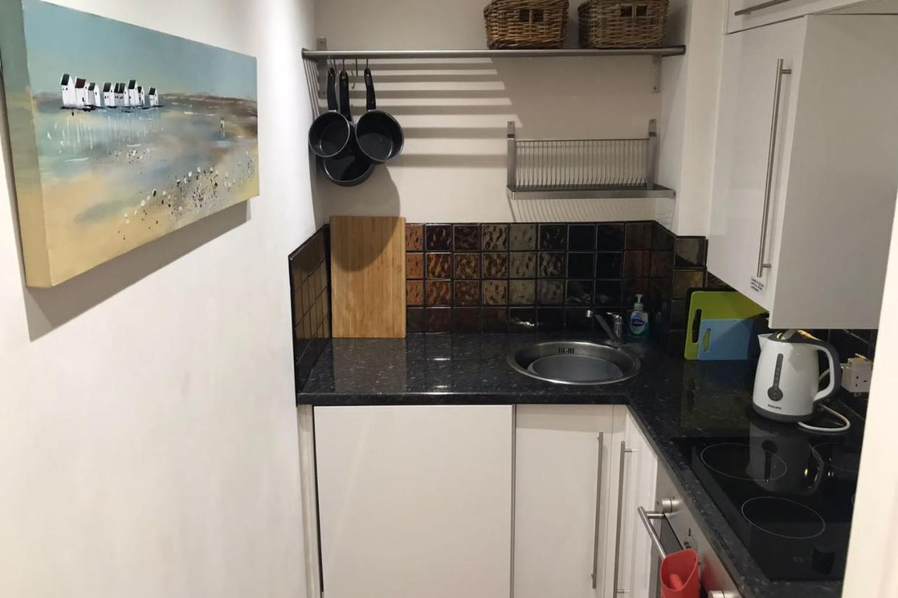 Apartment Stylish Studio Near Notting Hill Station!
