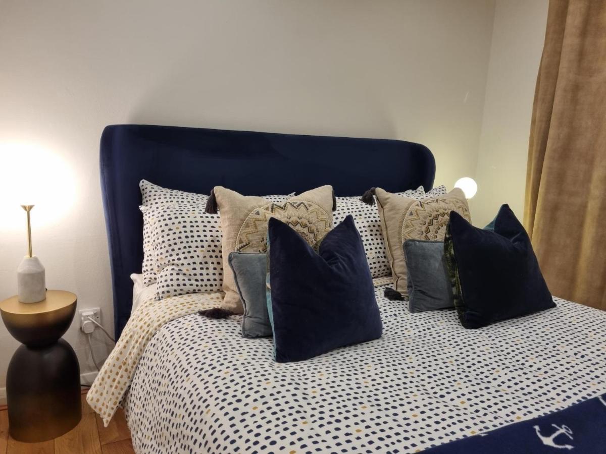 Live Like A Celebrity On Millionaire's Row Homestay *