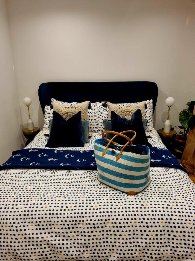 Live Like A Celebrity On Millionaire's Row Homestay *