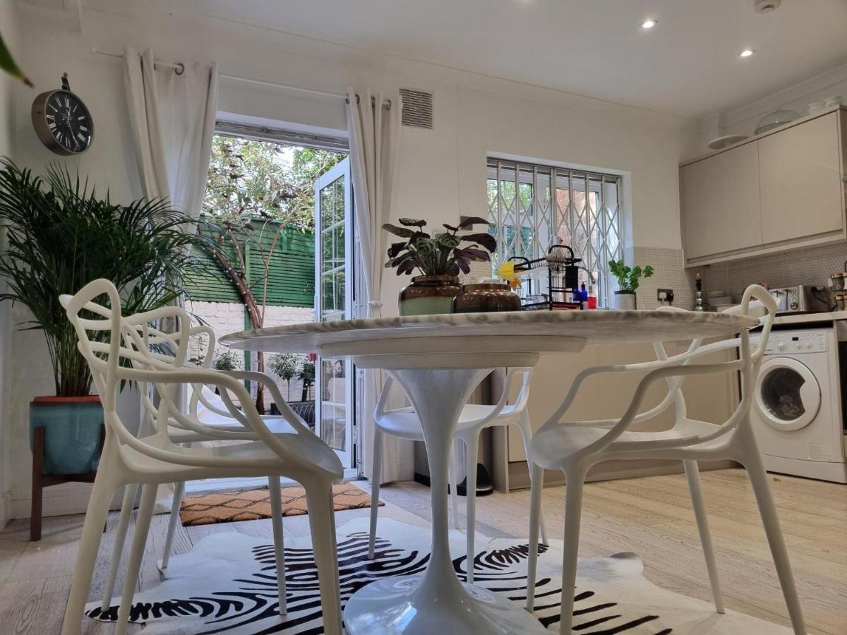 Live Like A Celebrity On Millionaire's Row Homestay London