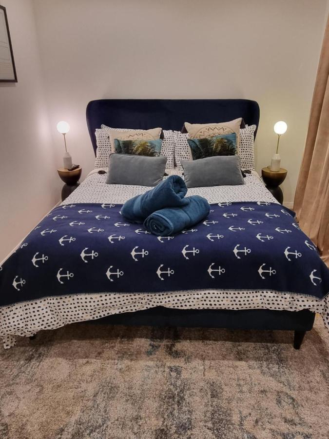 Live Like A Celebrity On Millionaire's Row * London