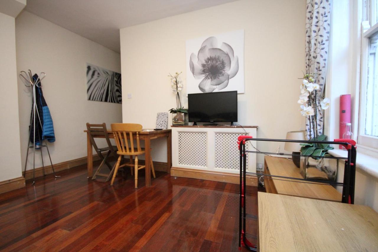 Three Bedroom Flat With Garden In Fulham * Londres