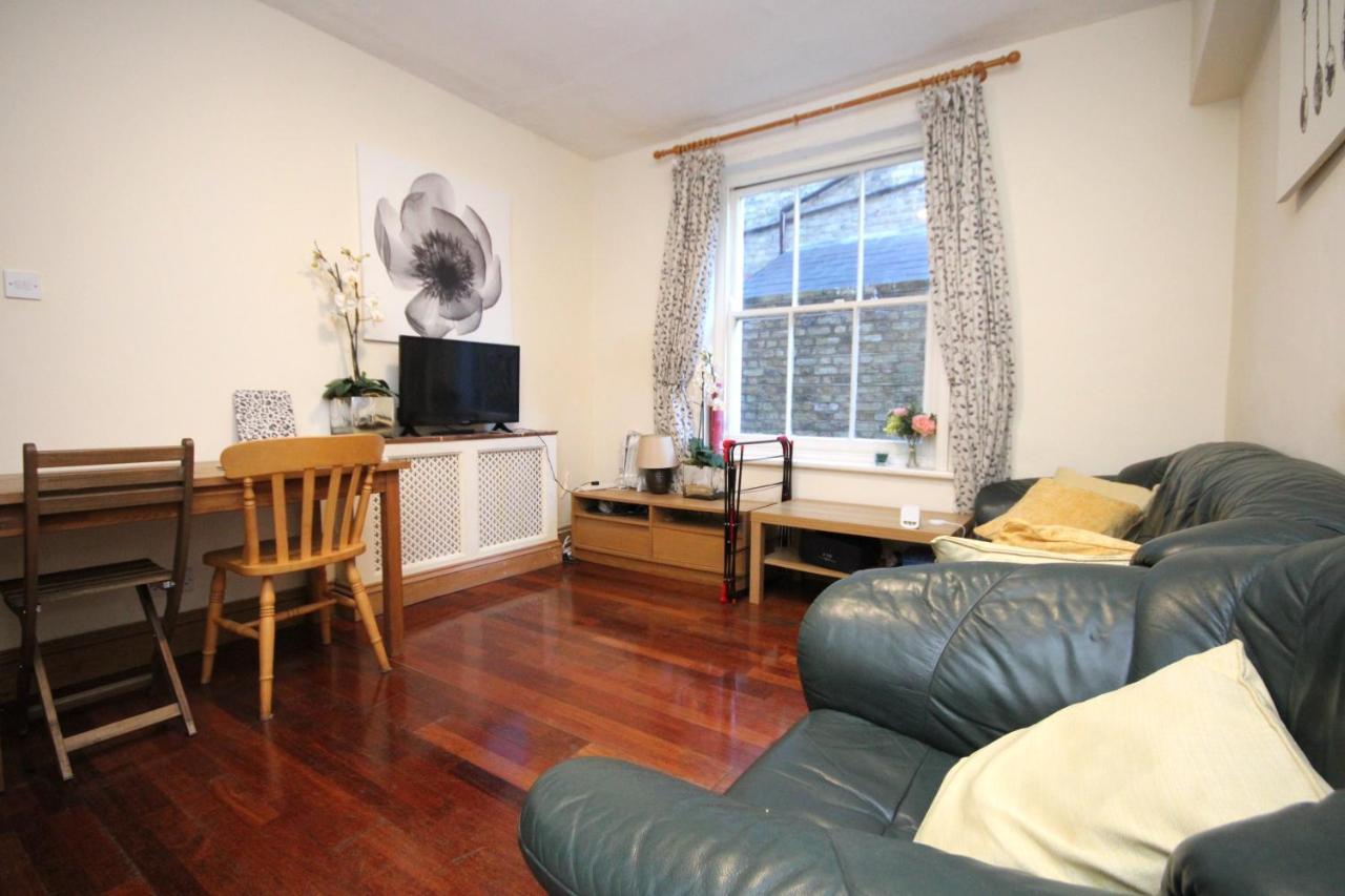 Apartamento Three Bedroom Flat With Garden In Fulham Londres