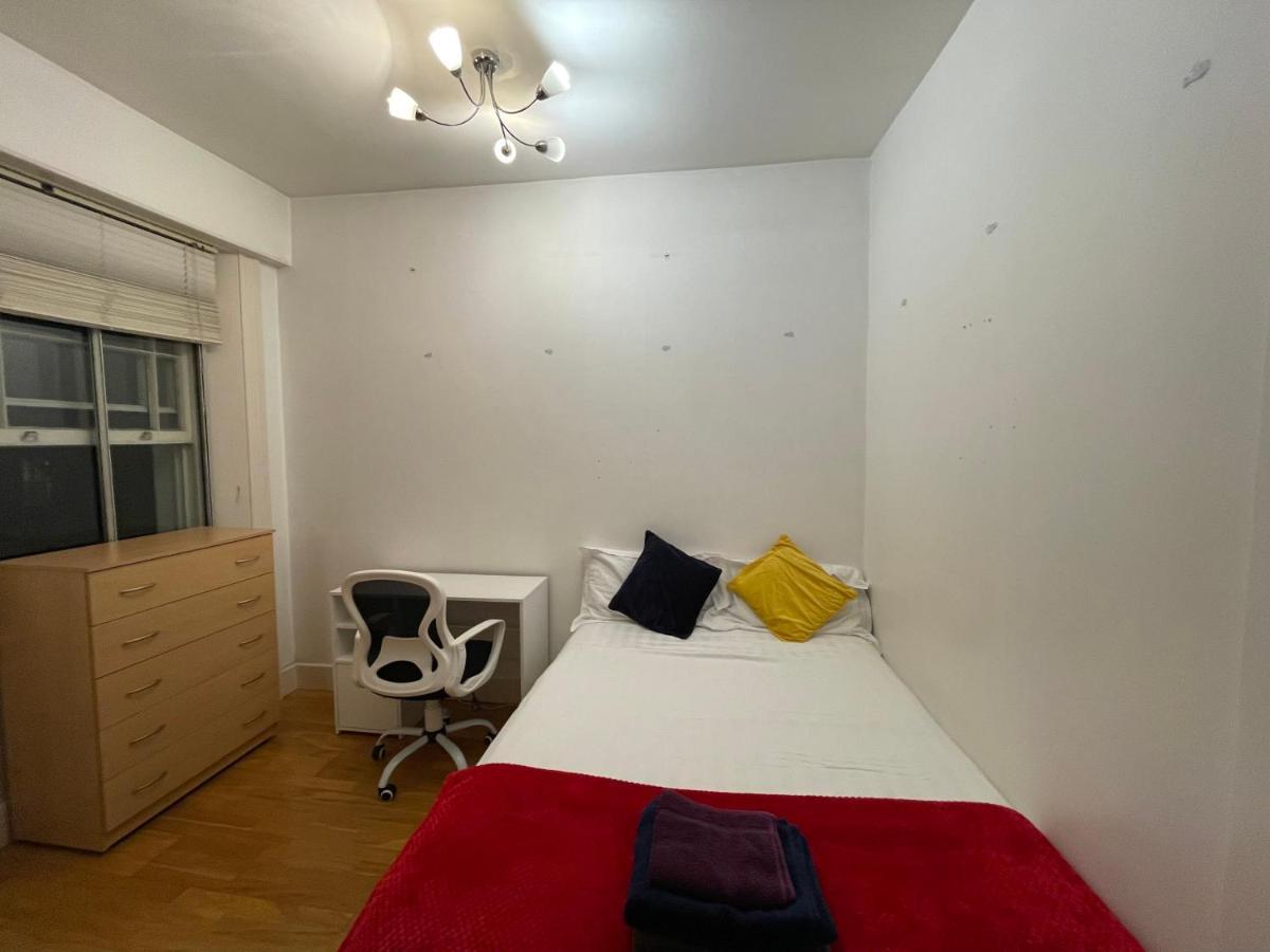 Cozy & Spacious 2 Mins Away From Train Station