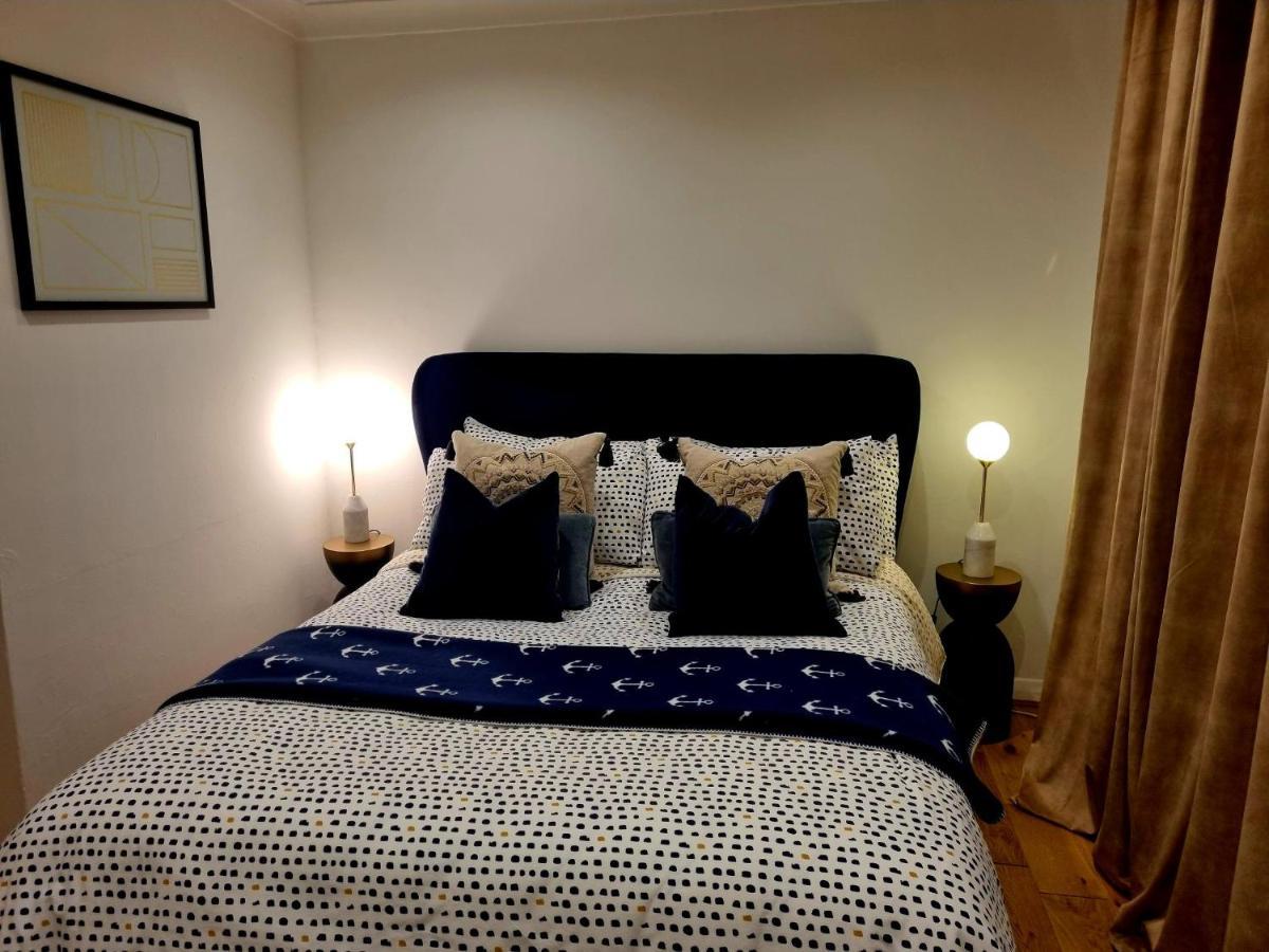 Live Like A Celebrity On Millionaire's Row Homestay