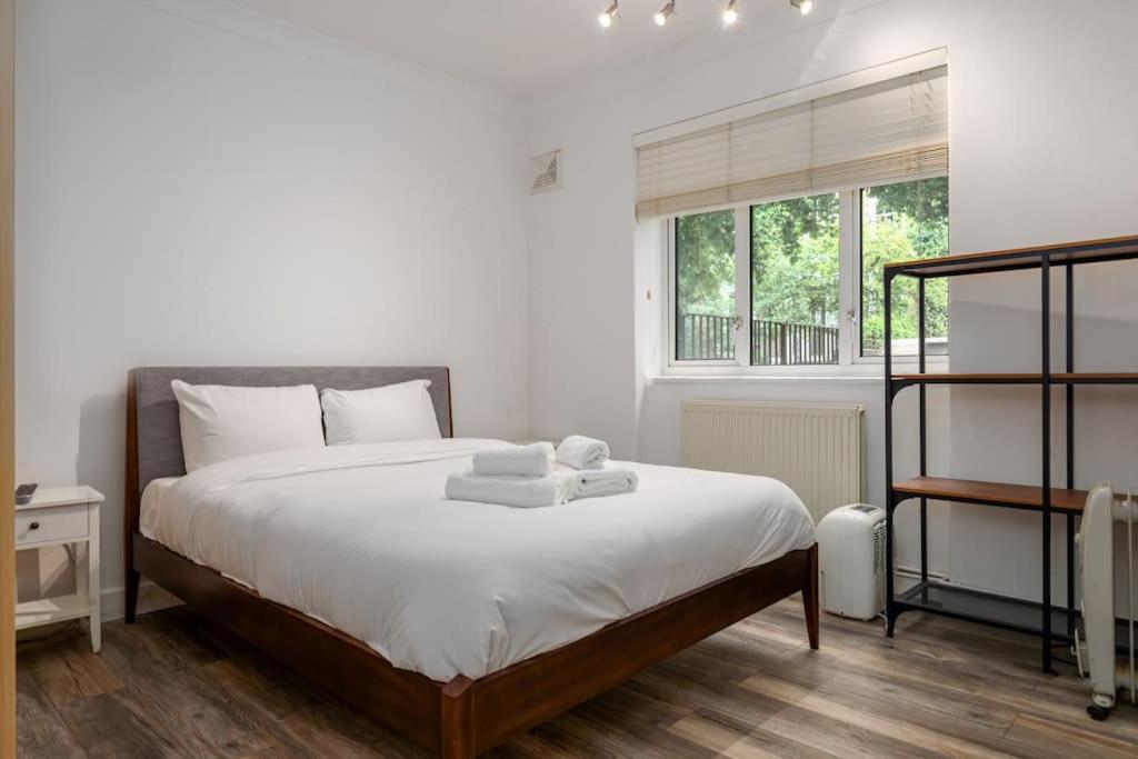 Stylish And Well Equipped Flat In Stockwell
