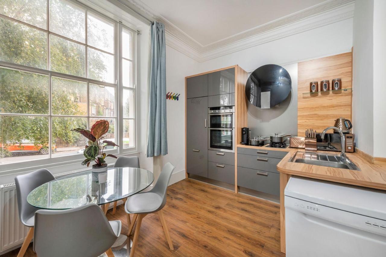 Spacious Two Bedroom By Zoo Apartment *