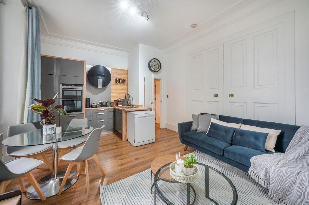 Spacious Two Bedroom By Zoo * London