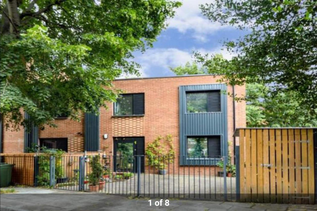 Casa de Férias Newly Refurbished - Entire 4 Bedroom Private House With Kitchen, Living & Private Garden - 1 Cape House London, Within 30 Mins From London, Bridge & Canary Wharf