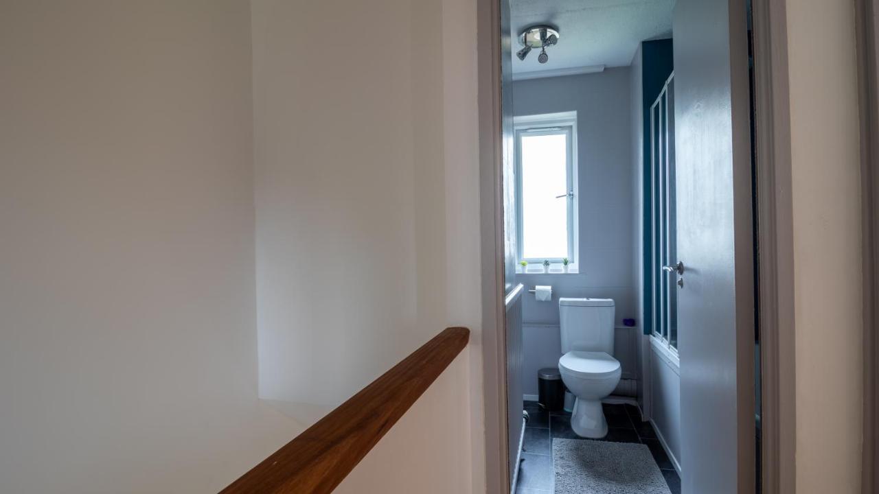 Bridge 3 Bedroom House With Reception Room, Office And Private Garden Londres