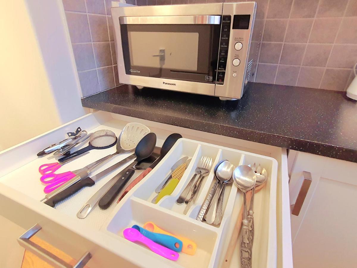 Nearby The Eye & Big Ben, 2 Large Double Bedrooms Guest house London