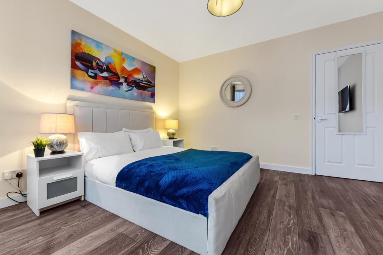 Family Friendly, Zone 2, 2 Beds, Overground Appartement Londen