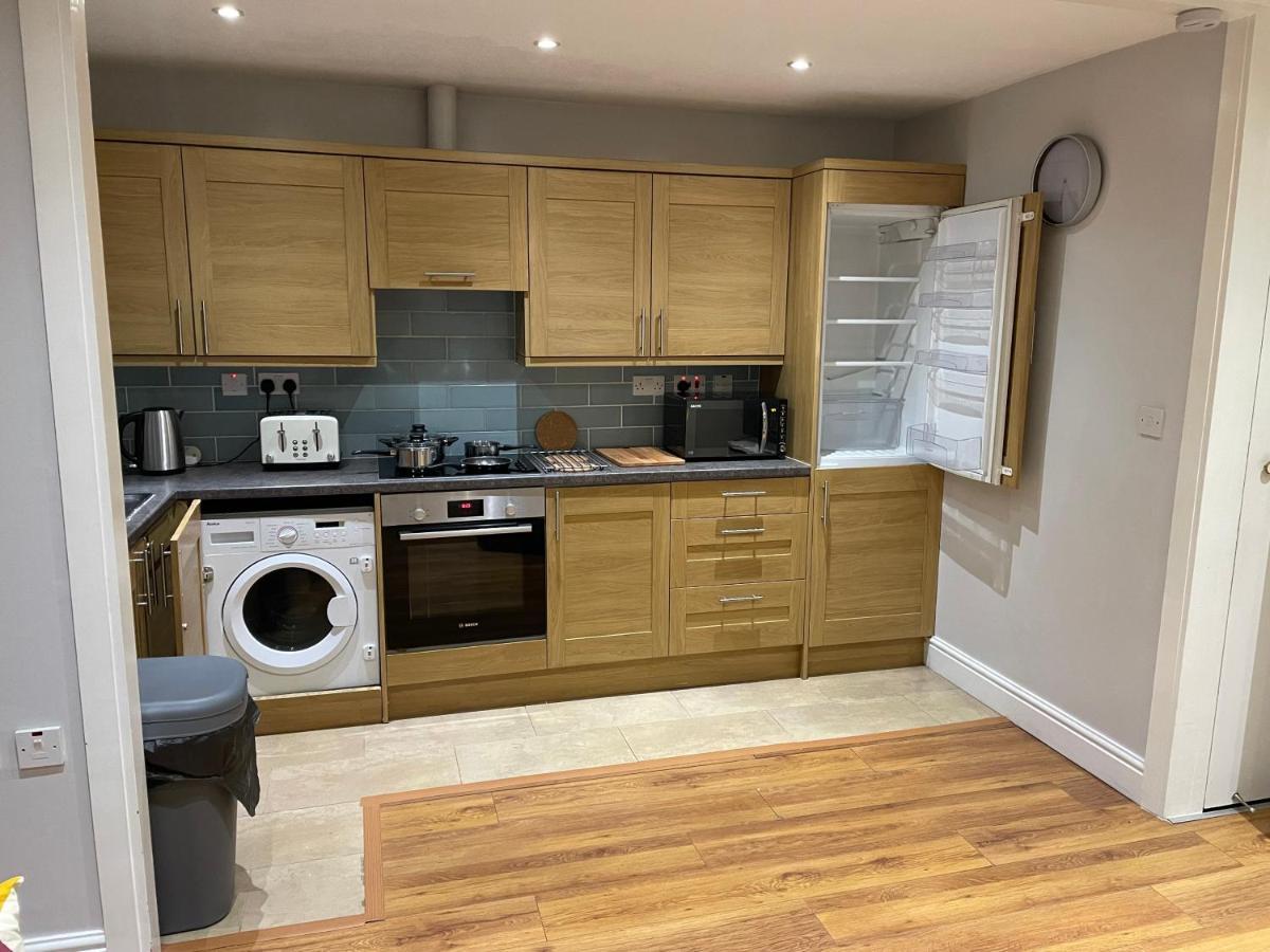 Apartamento 2 Bedroom Chiswick Park Tube Station *