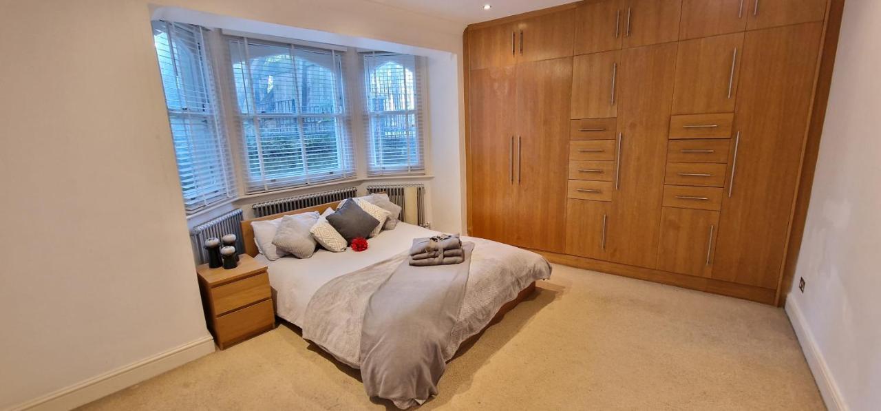 Action Packed Local 3br 1 Mins Walk To Everything