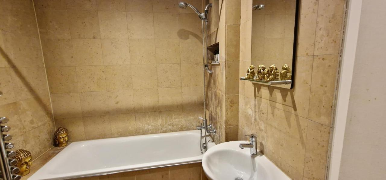 Action Packed Local 3br 1 Mins Walk To Everything Apartment *