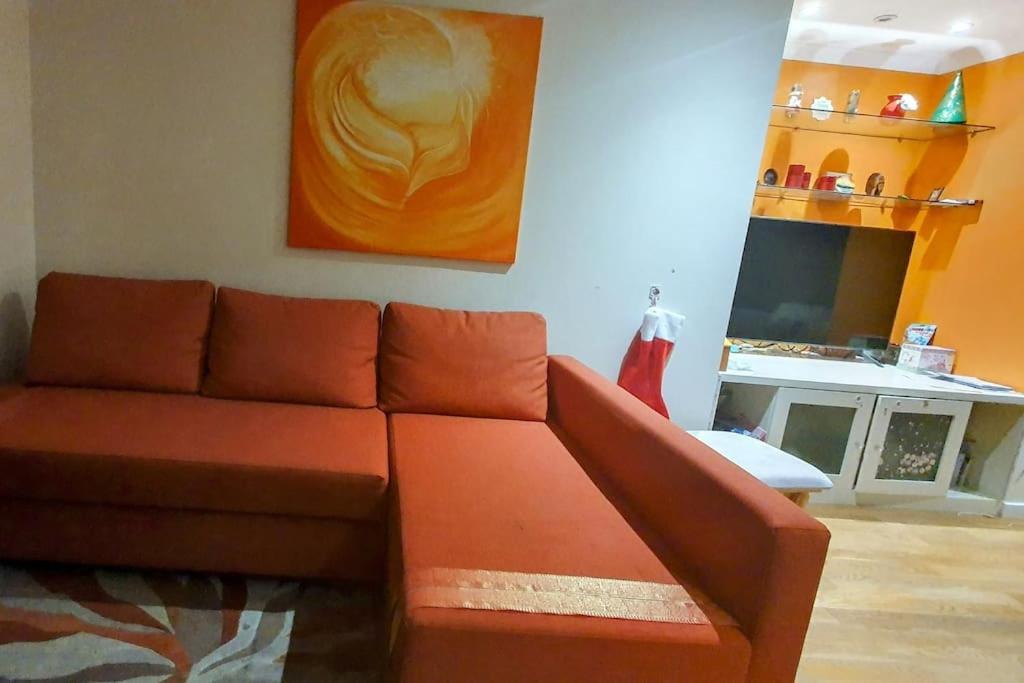 Beautiful Centrally Located Spacious Penthouse Flat. *