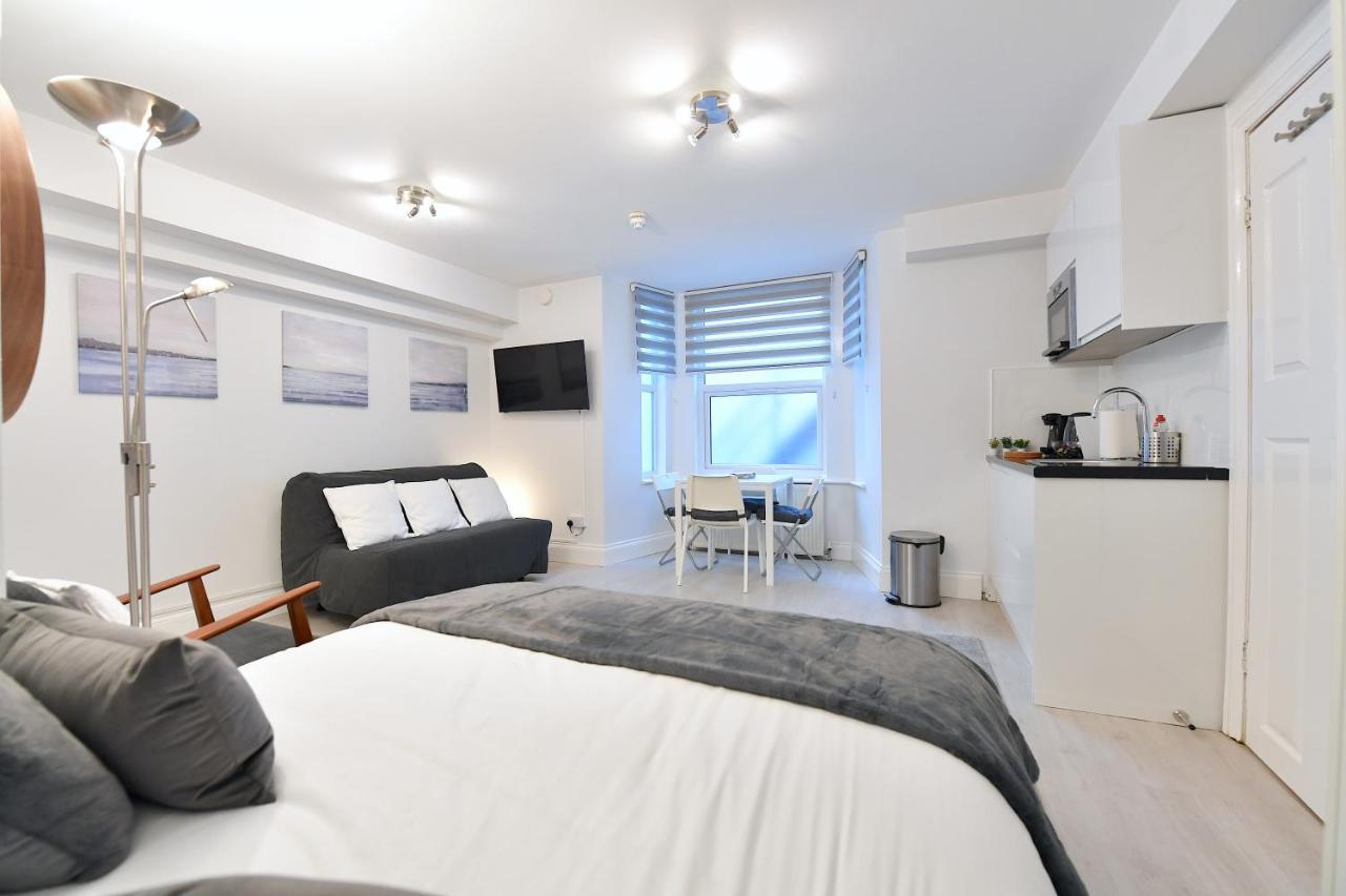 Very Close To Line Underground Shepherds Bush And Westfield Newly Refurbished * Londres
